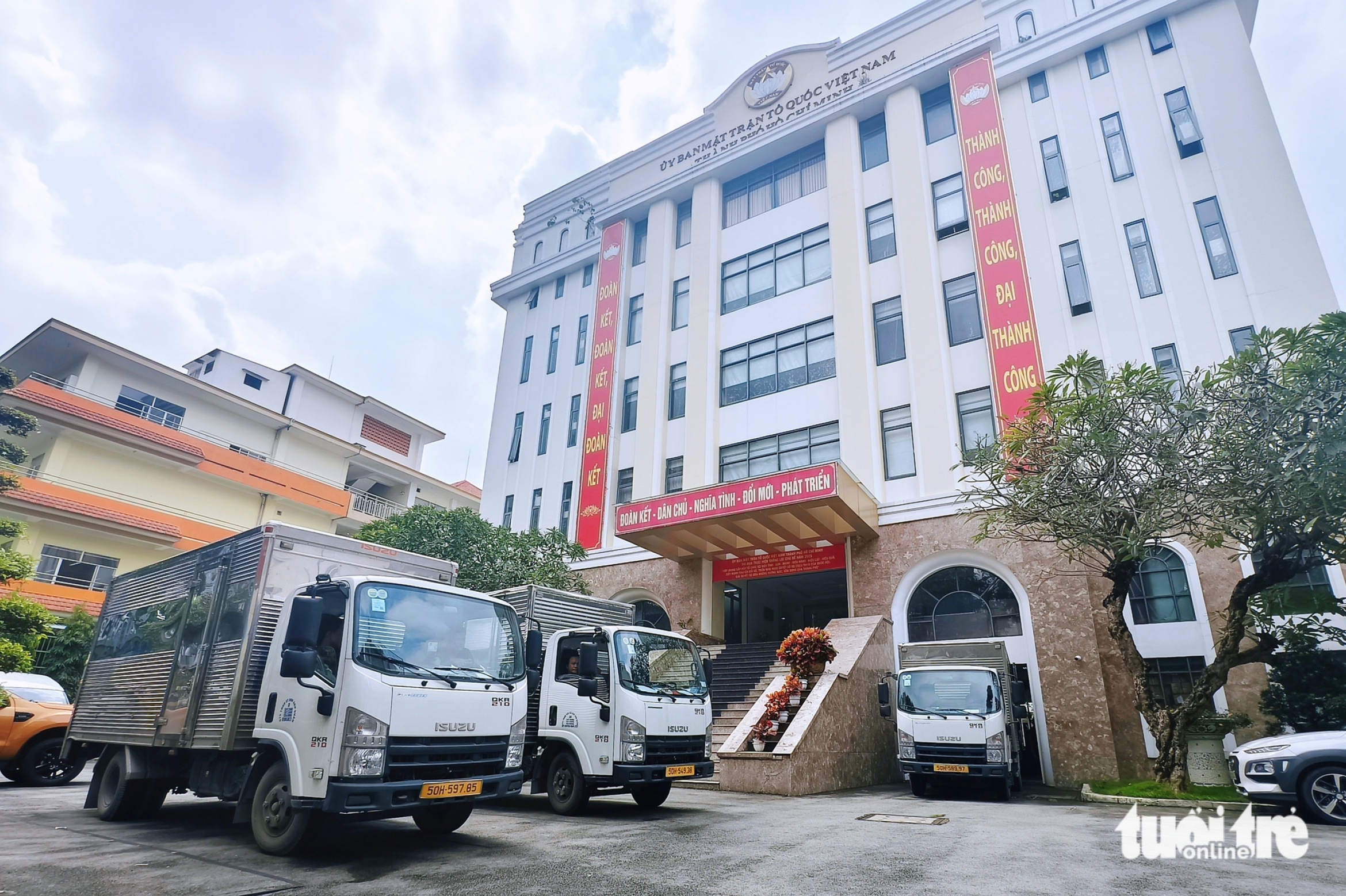 胡志明市向乂安省运送30吨物资支援洪涝灾民